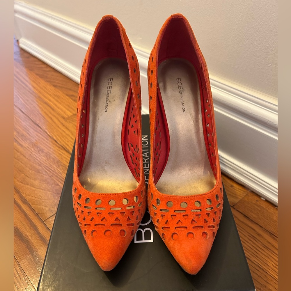 BCNG Summer Tangerine suede cutout pumps 4” heel 8